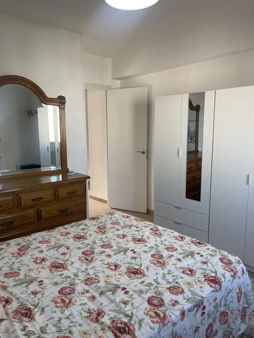 Pis de lloguer a Calle Corozal, 4, Pinar del Rey Dormitori de Pis de lloguer en Madrid amb Calefacció, Parquet i Moblat