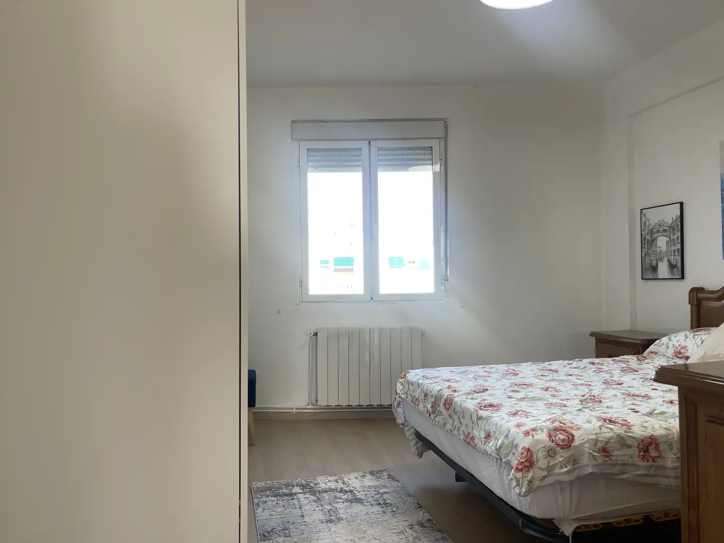 Pis de lloguer a Calle Corozal, 4, Pinar del Rey Dormitori de Pis de lloguer en Madrid amb Calefacció, Parquet i Moblat