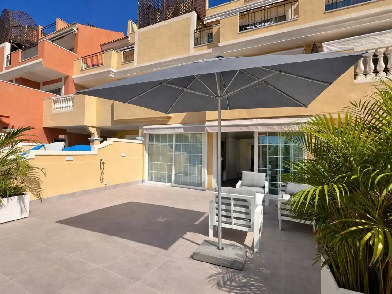 Terrasse von Wohnungen zum Verkauf in Arona mit Klimaanlage, Terrasse und Schwimmbad