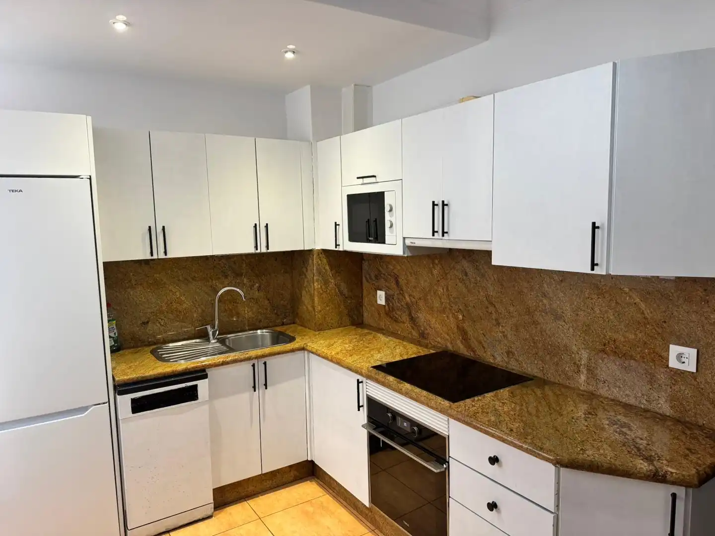 Wohnung zur Miete in Calle Cádiz, 24, Schamann - Rehoyas