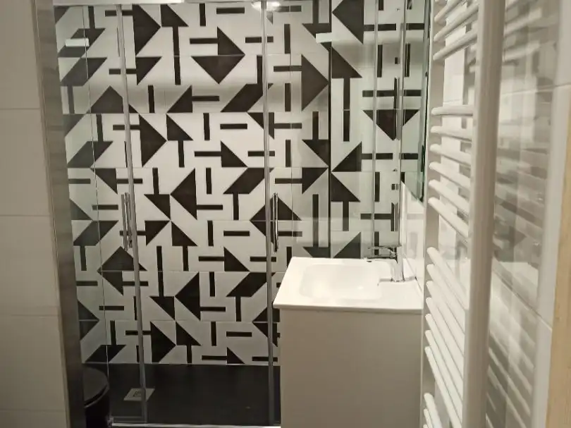 Badezimmer von Wohnung zur Miete in Santiago de Compostela 