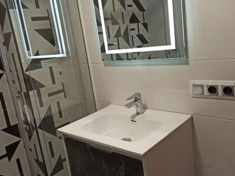 Badezimmer von Wohnung zur Miete in Santiago de Compostela 
