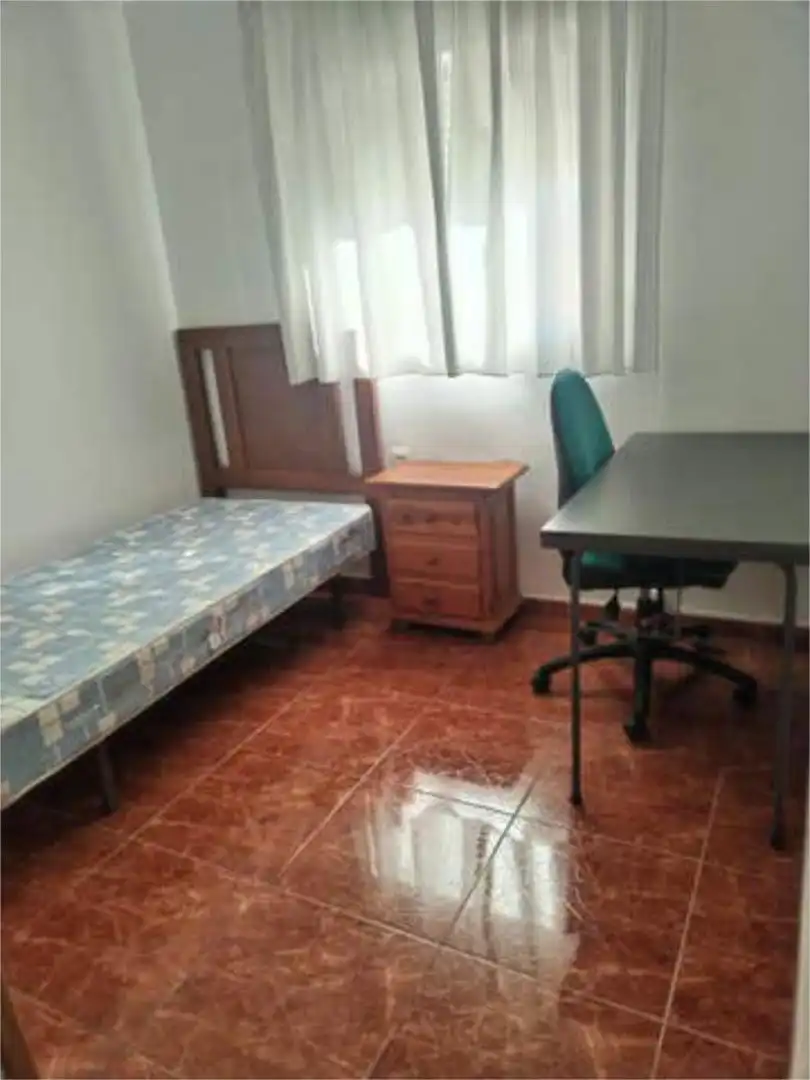 Piso de alquiler en Oeste Habitación de Piso de alquiler en Mérida con Terraza, Trastero y Amueblado