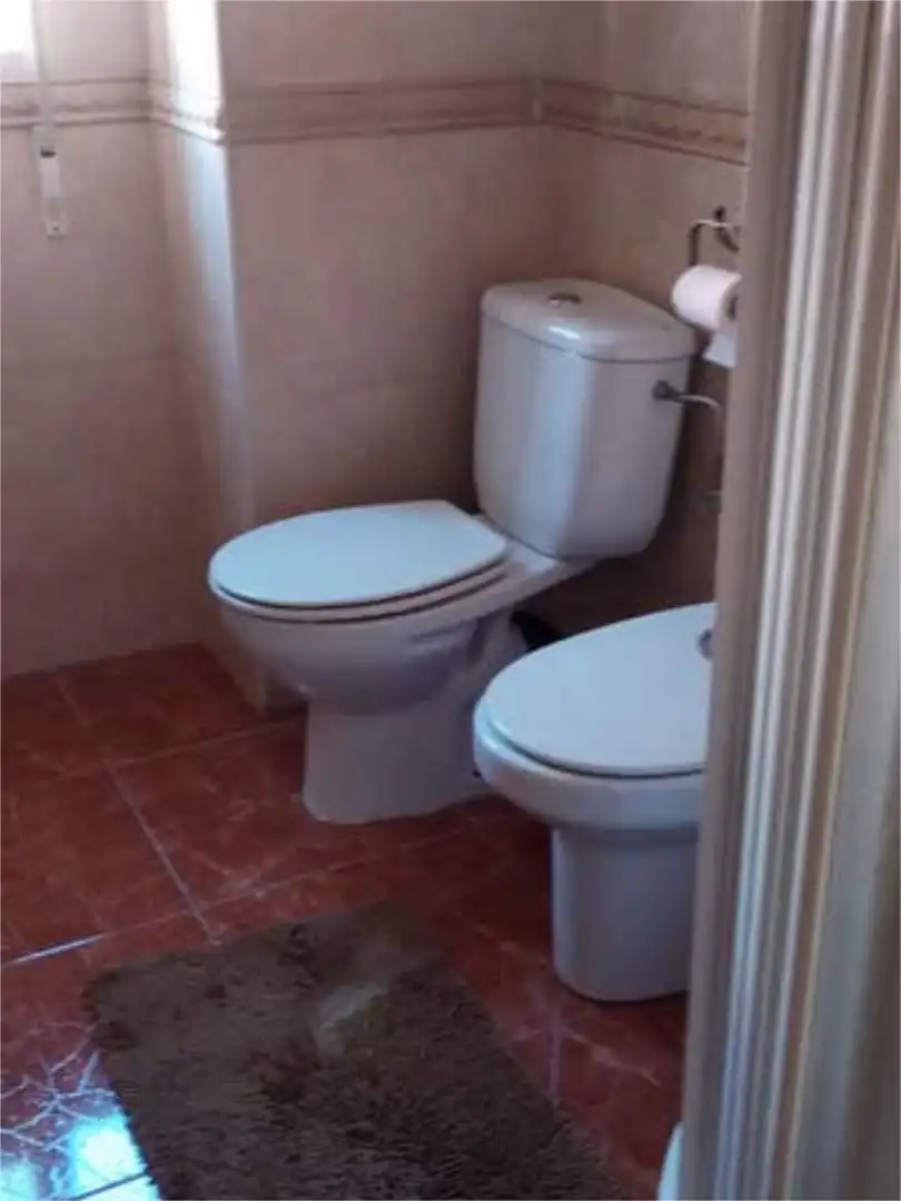 Piso de alquiler en Oeste Baño de Piso de alquiler en Mérida con Terraza, Trastero y Amueblado