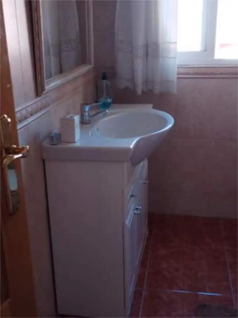 Piso de alquiler en Oeste Baño de Piso de alquiler en Mérida con Terraza, Trastero y Amueblado