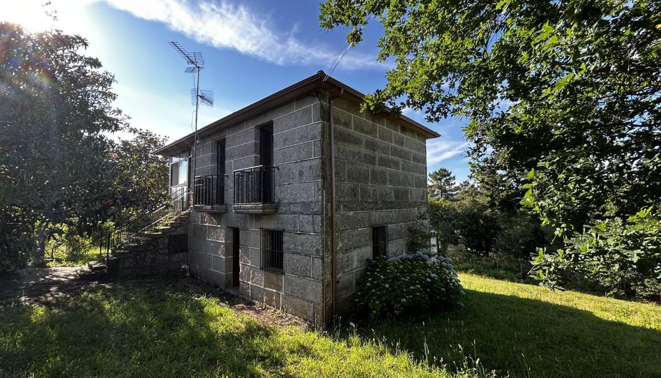 Casa adosada en venta en Rúa Bazacos, 9, Amoeiro, Ourense - imagen 1 Foto 1 de Casa adosada en venta en Rúa Bazacos, 9, Amoeiro, Ourense