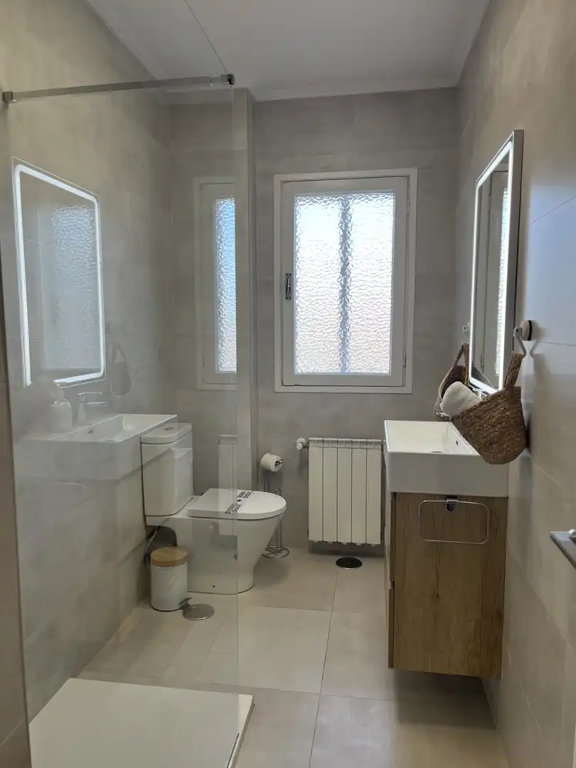 Piso de alquiler en Calle Obispo Menéndez Luarca, 5, Cuatro Caminos Baño de Piso de alquiler en Santander con Calefacción, Jardín privado y Parquet