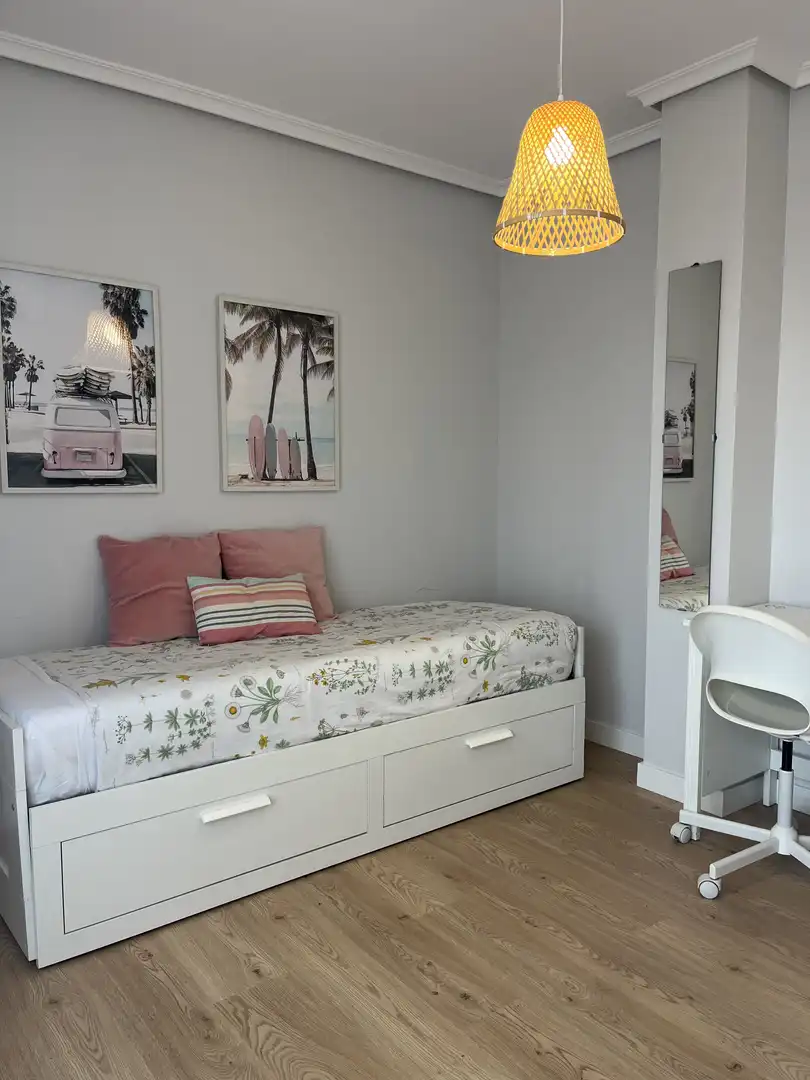 Piso de alquiler en Calle Obispo Menéndez Luarca, 5, Cuatro Caminos Habitación de Piso de alquiler en Santander con Calefacción, Jardín privado y Parquet
