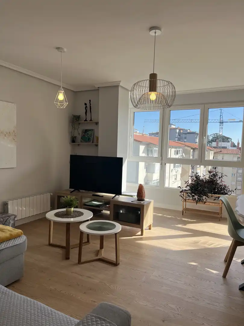 Piso de alquiler en Calle Obispo Menéndez Luarca, 5, Cuatro Caminos Sala de estar de Piso de alquiler en Santander con Calefacción, Jardín privado y Parquet