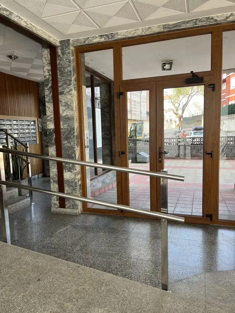 Piso de alquiler en Calle Obispo Menéndez Luarca, 5, Cuatro Caminos Piso de alquiler en Santander con Calefacción, Jardín privado y Parquet