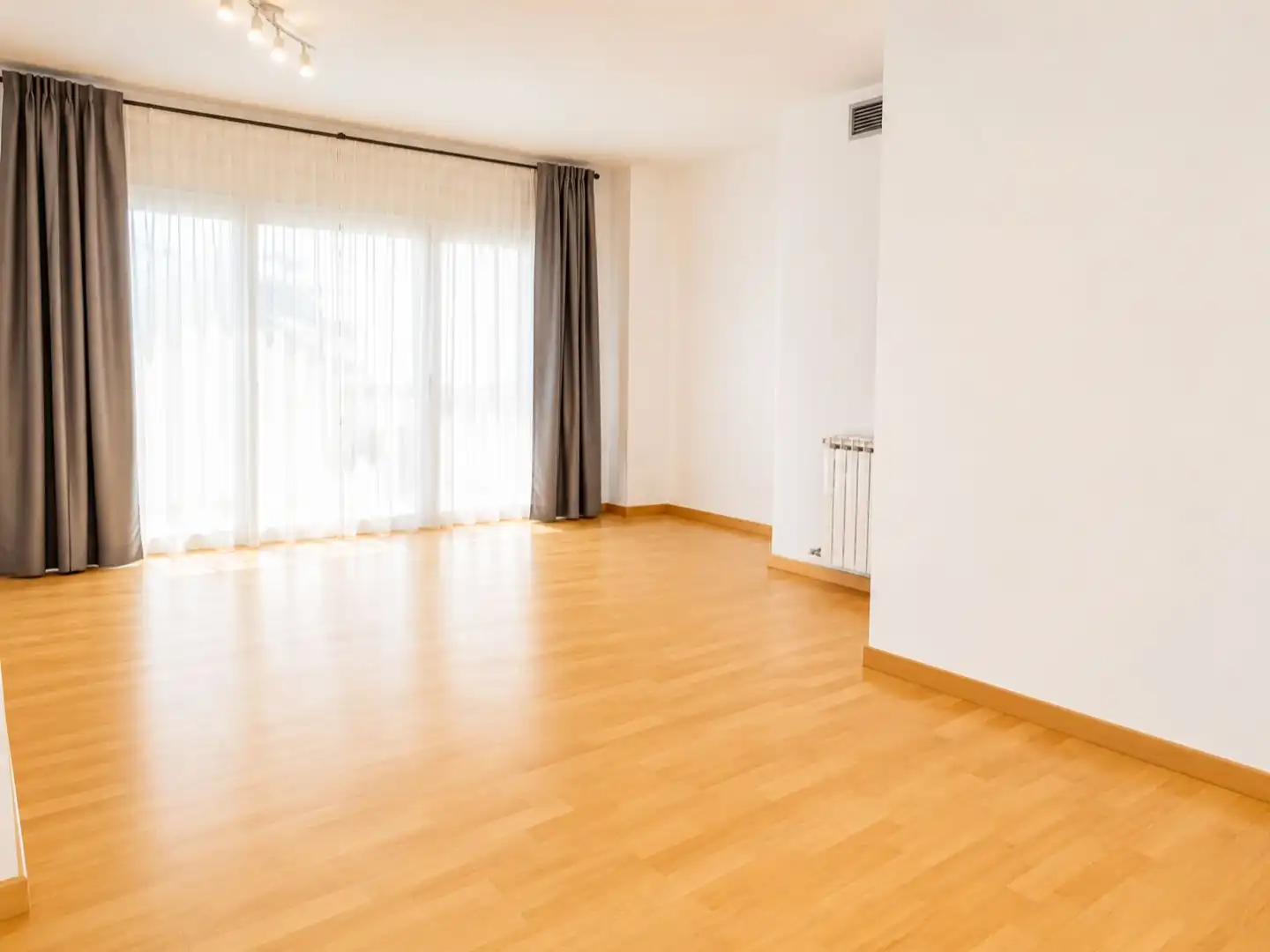 Living room of Flat for sale in Esplugues de Llobregat  with Air Conditioner and Terrace