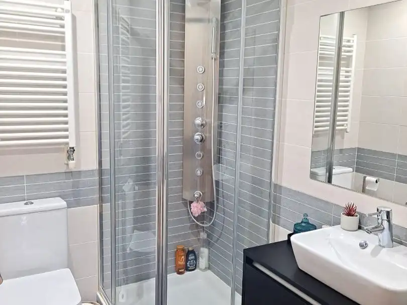 Baño de Piso de alquiler en O Porriño   con Calefacción, Parquet y Trastero
