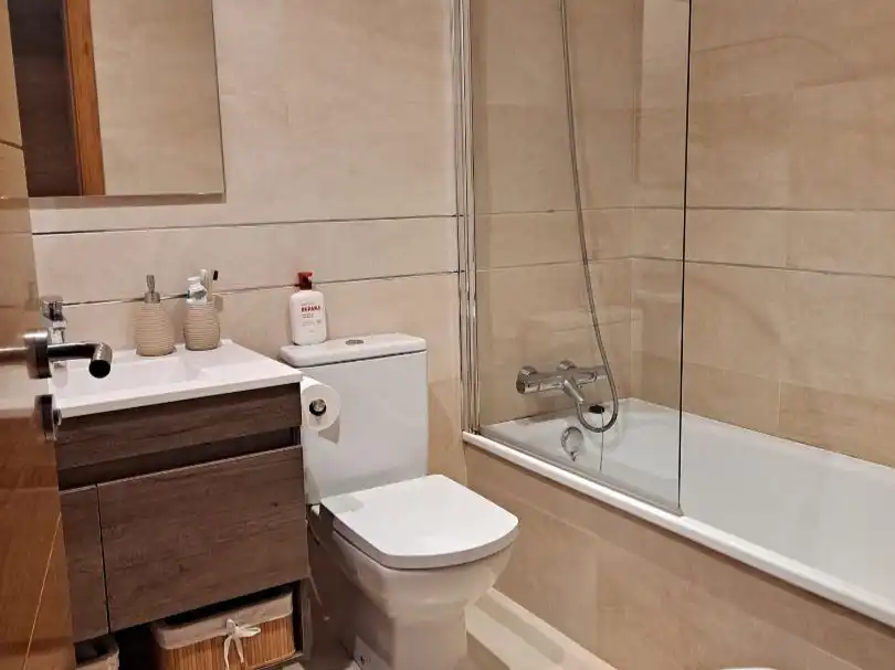 Baño de Piso de alquiler en O Porriño   con Calefacción, Parquet y Trastero
