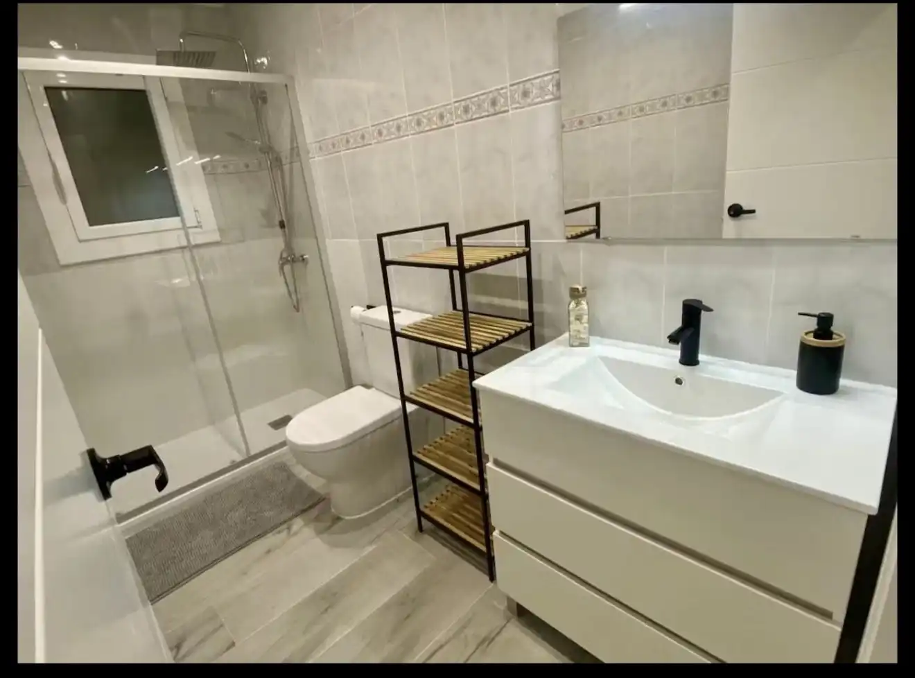 Room in Carrer El·lipse, La Florida Room in Carrer El·lipse, La Florida