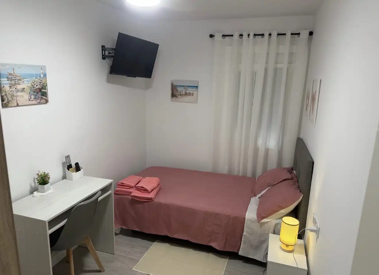 Room in Carrer El·lipse, La Florida Room in Carrer El·lipse, La Florida