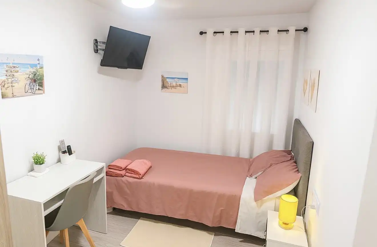 Room in Carrer El·lipse, La Florida Room in Carrer El·lipse, La Florida