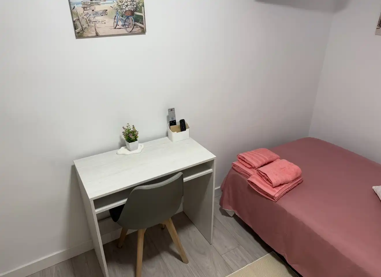 Room in Carrer El·lipse, La Florida Room in Carrer El·lipse, La Florida