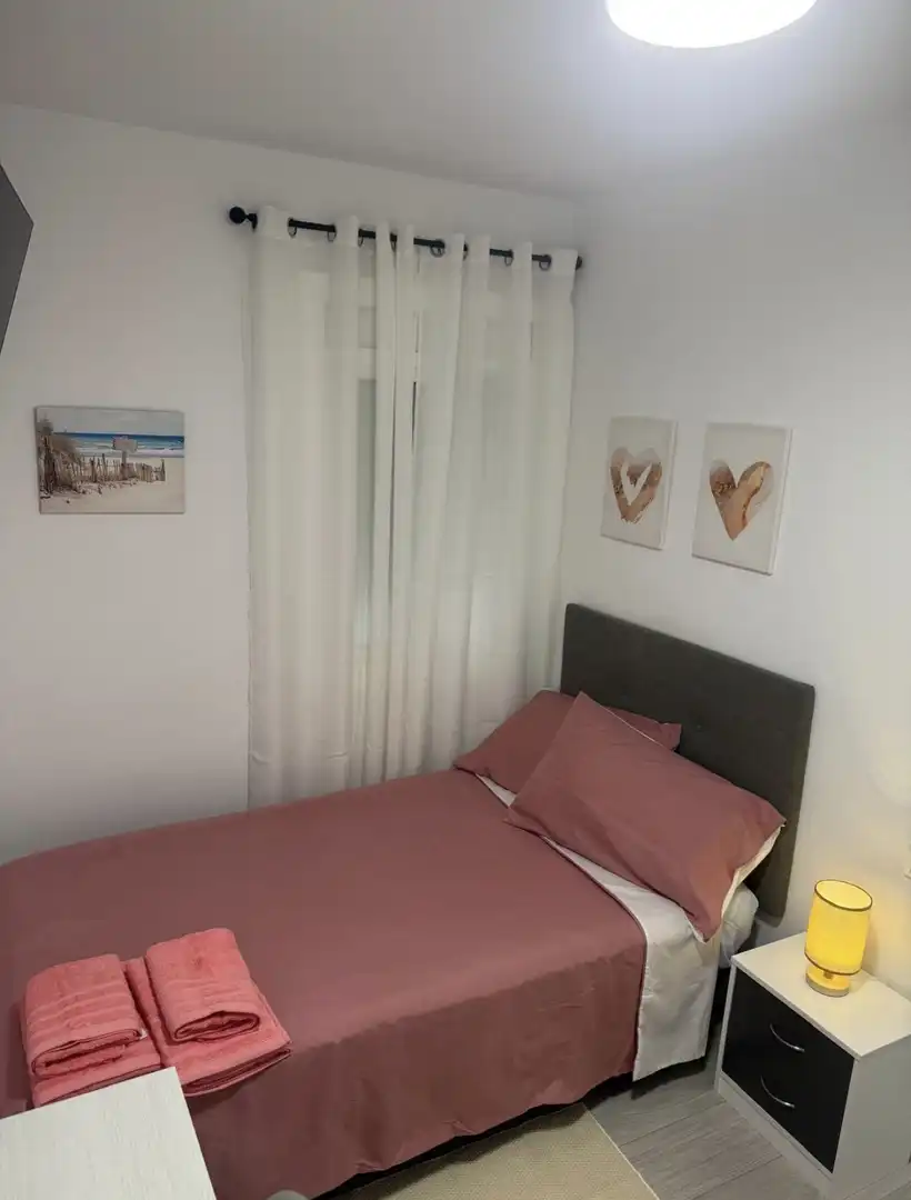Room in Carrer El·lipse, La Florida Room in Carrer El·lipse, La Florida