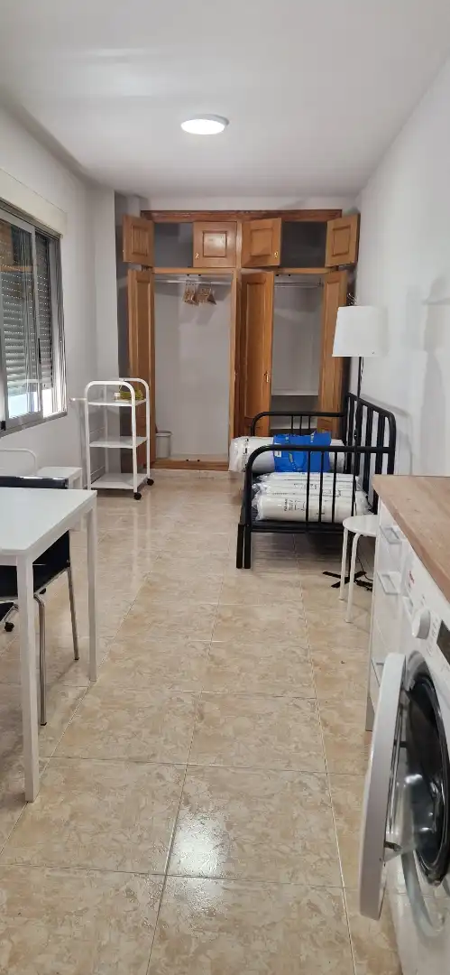Dormitori de Estudi de lloguer en Murcia amb Aire condicionat, Moblat i Rentadora