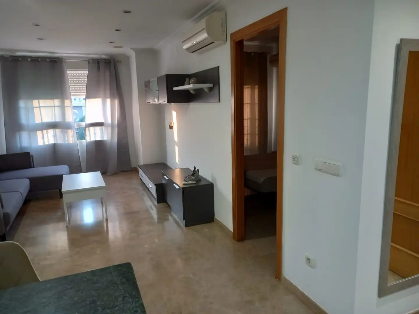 Flat for rent in Carrer Jacinto Benavente, 9, Carlet Living room of Flat for rent in Carlet with Air Conditioner, Storage room and Furnished