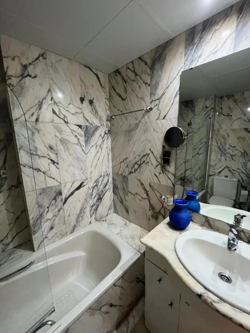 Badezimmer von Wohnung zur Miete in  Zaragoza Capital mit Klimaanlage und Schwimmbad