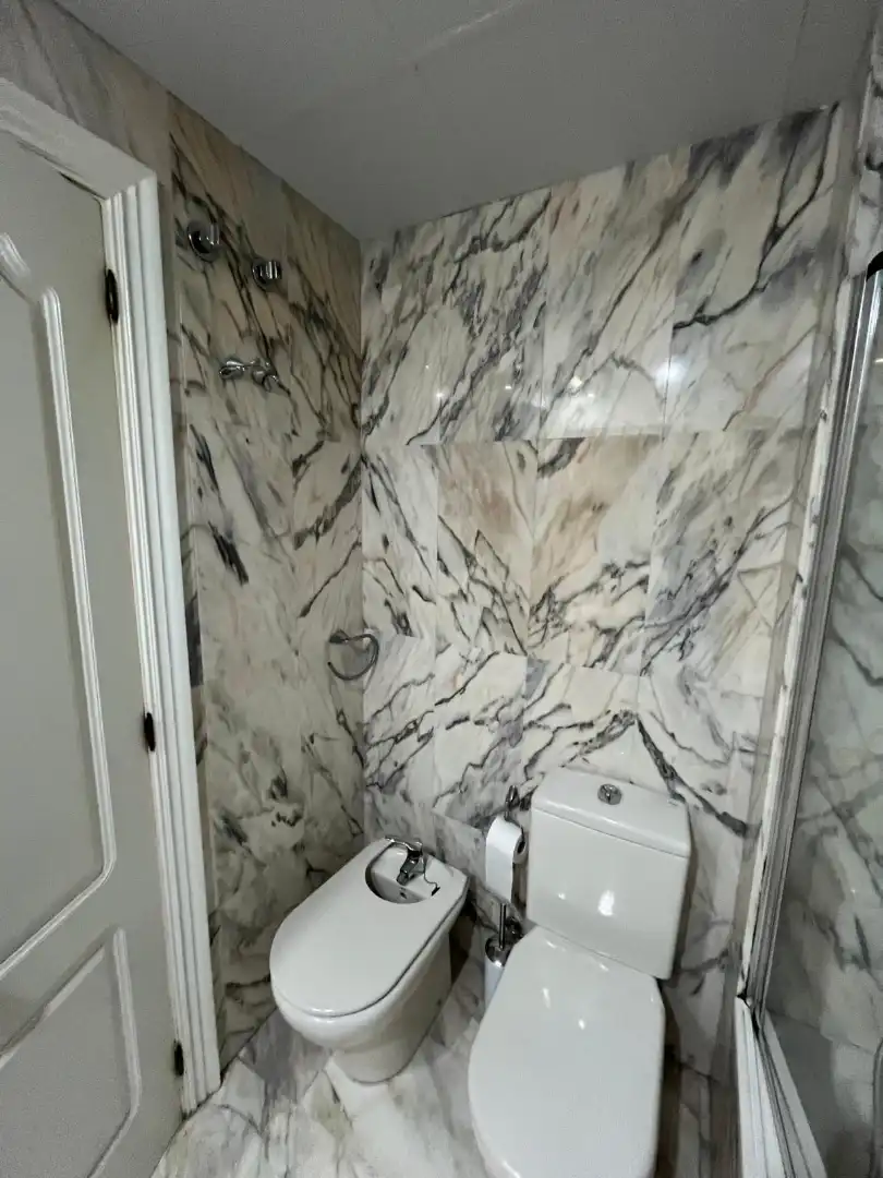 Badezimmer von Wohnung zur Miete in  Zaragoza Capital mit Klimaanlage und Schwimmbad