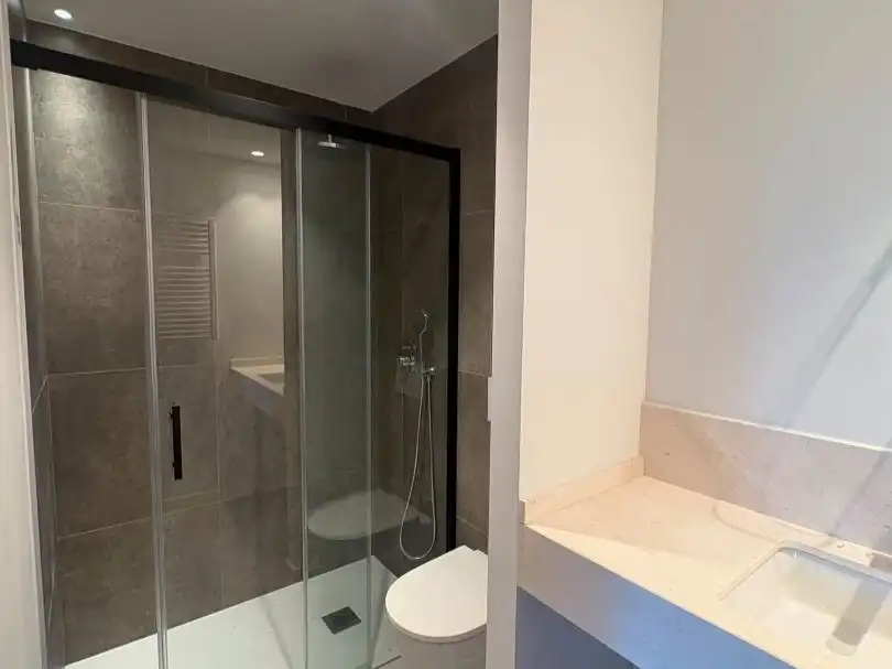 Baño de Piso de alquiler en Sant Cugat del Vallès con Aire acondicionado, Calefacción y Parquet