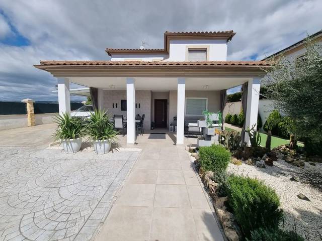 Piso en Venta en Calle Camino de las Casillas, 12 en Encinarejo de Córdoba