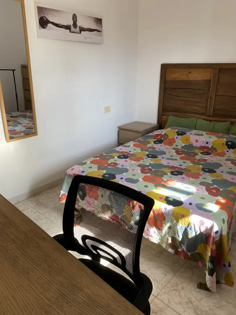 Room in OU-300, 14, A Merca Room in OU-300, 14, A Merca