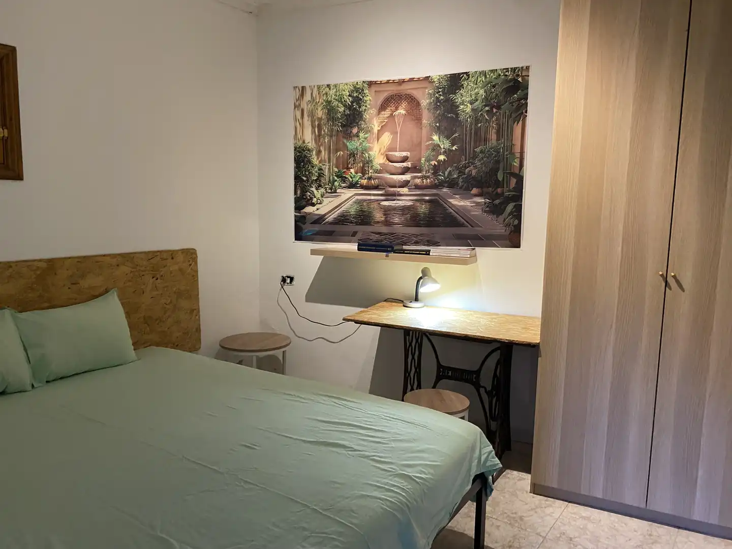 Room in OU-300, 14, A Merca Room in OU-300, 14, A Merca