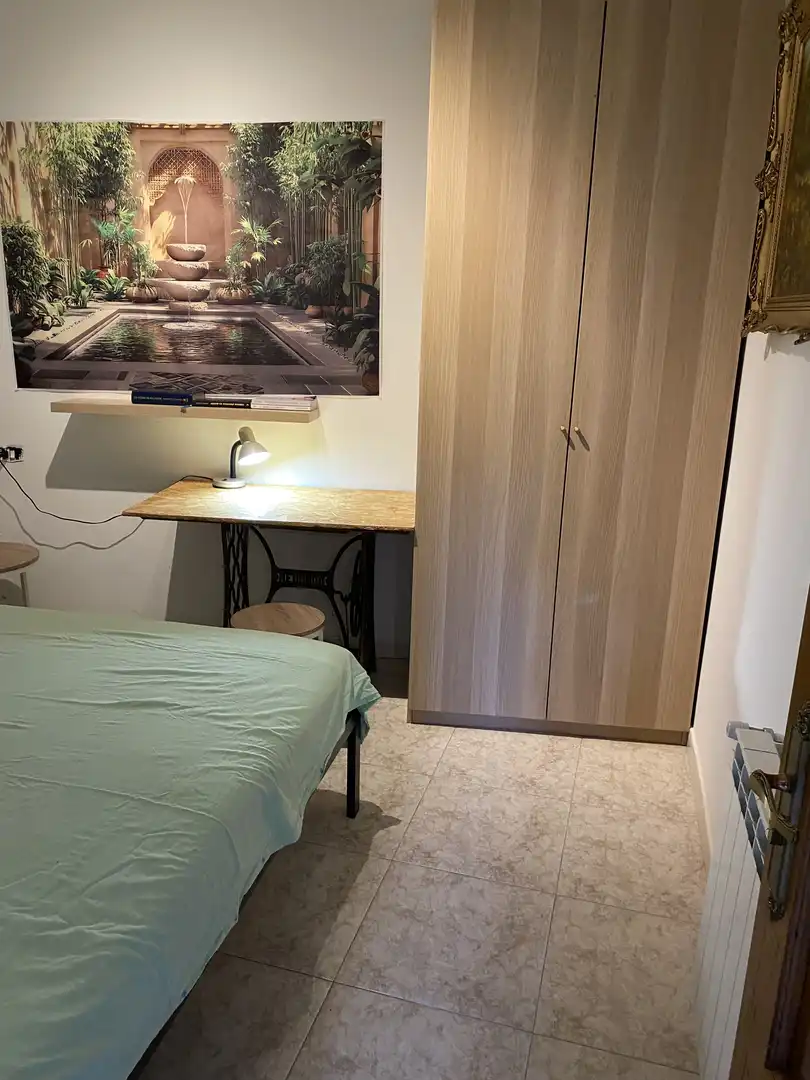 Room in OU-300, 14, A Merca Room in OU-300, 14, A Merca