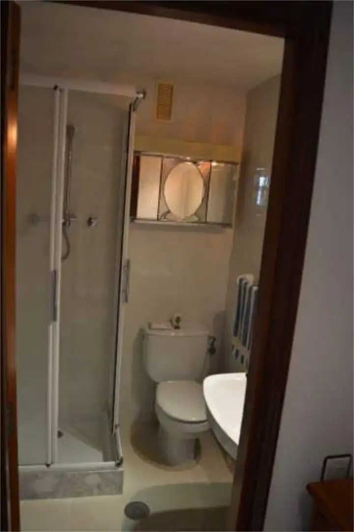 Wohnung zur Miete in Noreña Badezimmer von Wohnung zur Miete in Noreña