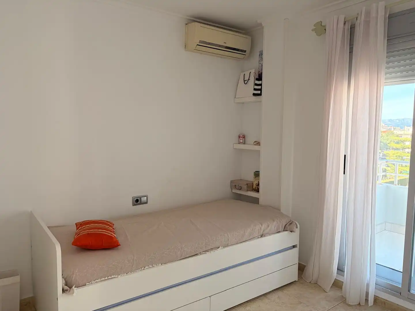 Bedroom of Attic for rent in Oliva