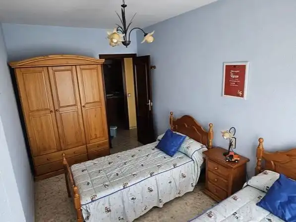 Pis en venda a Calle Miguel de Mañara, 16, San José de la Rinconada Dormitori de Pis en venda en La Rinconada amb Aire condicionat, Terrassa i Balcó