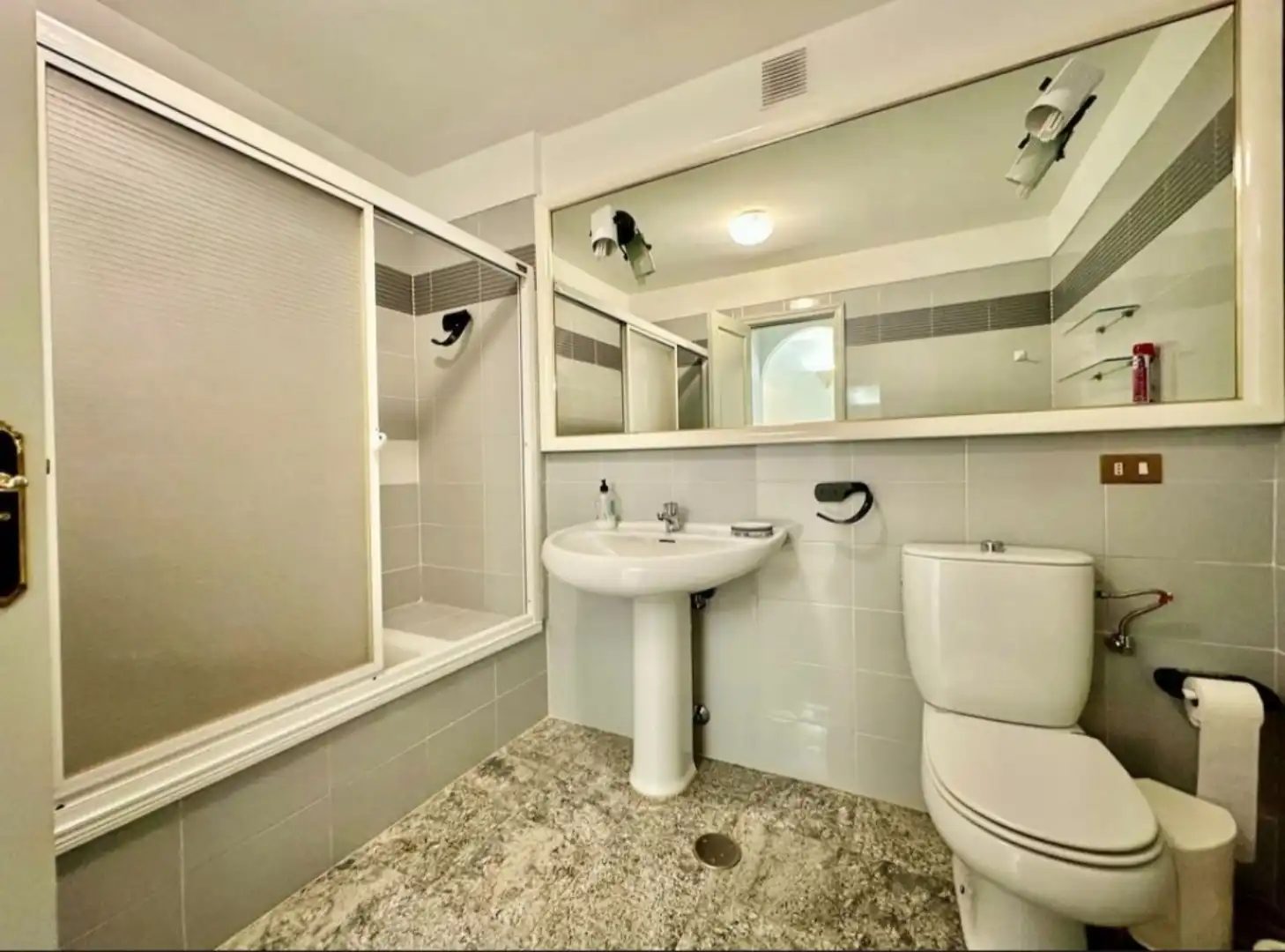 Bathroom of Apartments for rent in Santa Cruz de Tenerife  with Air Conditioner, Heating and Furnished