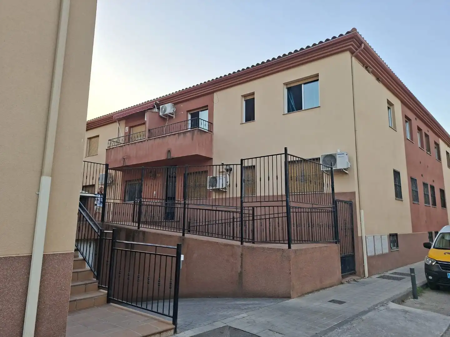 Flat for sale in Calle Azorin, 1, Cijuela Exterior view of Flat for sale in Cijuela with Air Conditioner, Terrace and Balcony