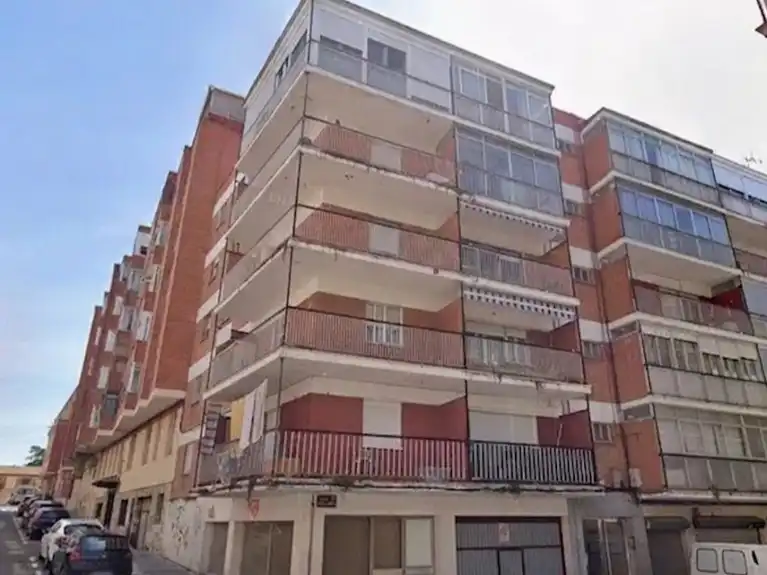 Piso en venta en Calle Gaspar Arroyo, 10, San Pablo y Santa Marina Vista exterior de Piso en venta en Palencia con Terraza, Trastero y Amueblado