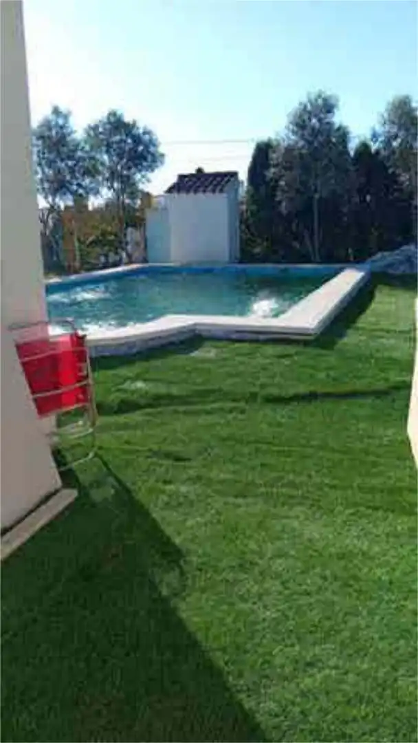 Casa adosada en venda a Marchena Piscina de Casa adosada en venda en Marchena