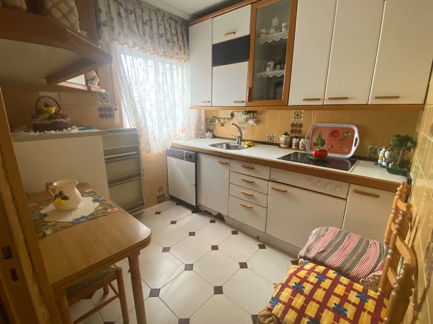 Piso en venta en Calle Gaspar Arroyo, 10, San Pablo y Santa Marina Cocina de Piso en venta en Palencia con Terraza, Trastero y Amueblado