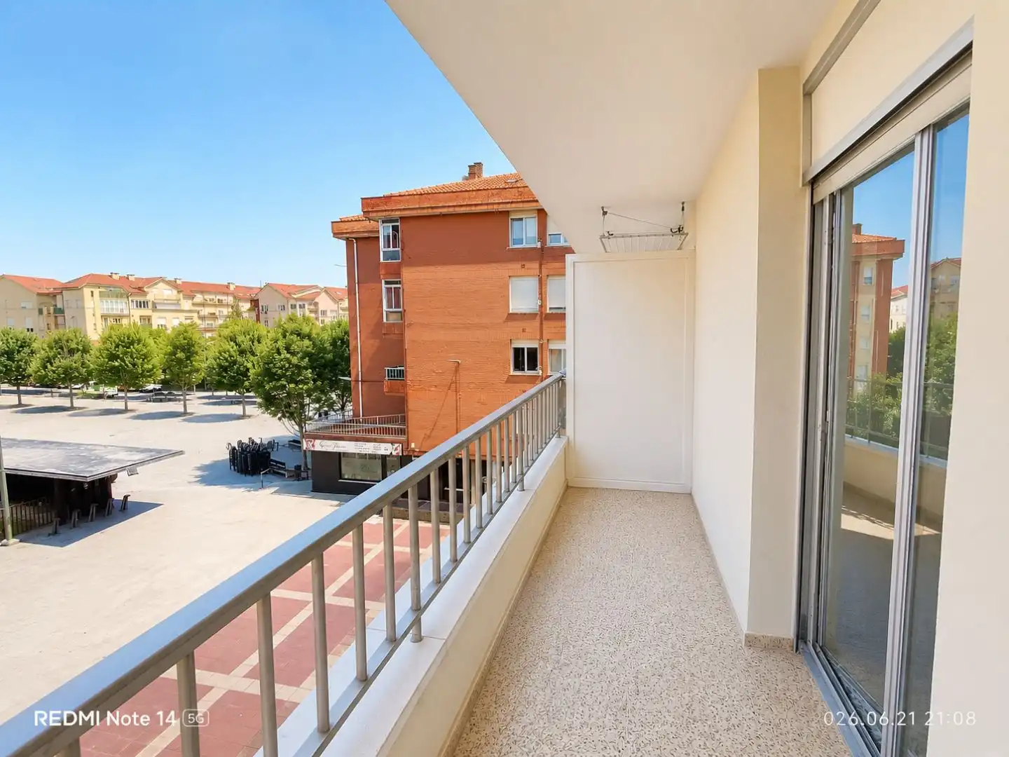 Piso en venta en Calle Respuela, 8, Bezana - Prezanes Terraza de Piso en venta en Santa Cruz de Bezana con Terraza, Trastero y Parking comunitario