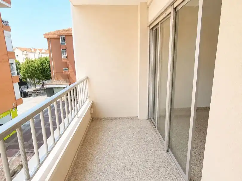 Piso en venta en Calle Respuela, 8, Bezana - Prezanes Terraza de Piso en venta en Santa Cruz de Bezana con Terraza, Trastero y Parking comunitario
