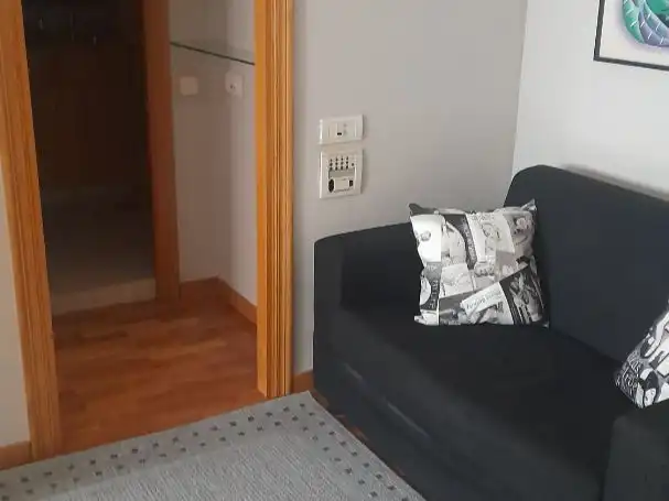 Sala de estar de Piso de alquiler en Oviedo  con Calefacción, Parquet y Amueblado