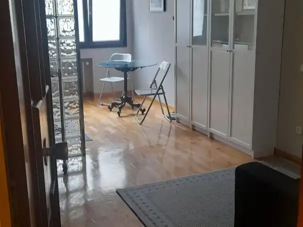 Piso de alquiler en Oviedo  con Calefacción, Parquet y Amueblado