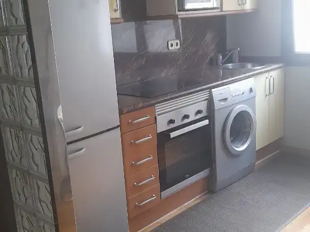 Cocina de Piso de alquiler en Oviedo  con Calefacción, Parquet y Amueblado
