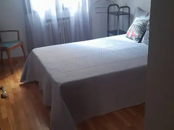 Habitación de Piso de alquiler en Oviedo  con Calefacción, Parquet y Amueblado