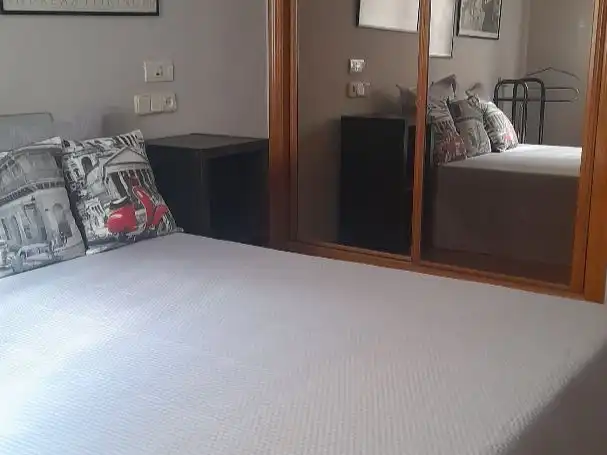 Habitación de Piso de alquiler en Oviedo  con Calefacción, Parquet y Amueblado