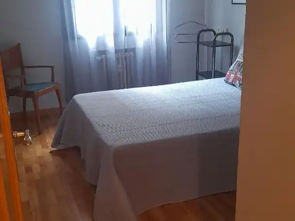 Habitación de Piso de alquiler en Oviedo  con Calefacción, Parquet y Amueblado
