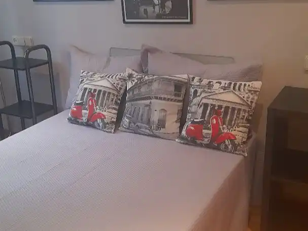 Habitación de Piso de alquiler en Oviedo  con Calefacción, Parquet y Amueblado
