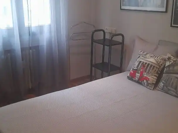 Habitación de Piso de alquiler en Oviedo  con Calefacción, Parquet y Amueblado