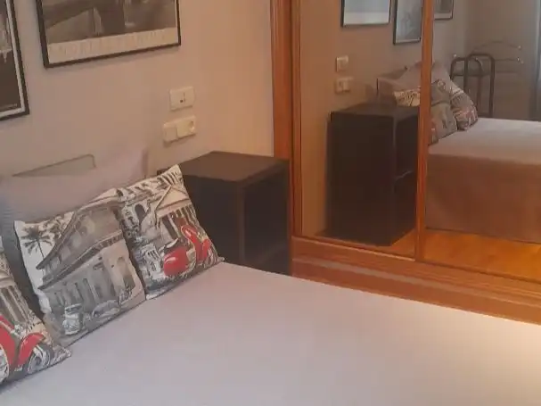 Habitación de Piso de alquiler en Oviedo  con Calefacción, Parquet y Amueblado